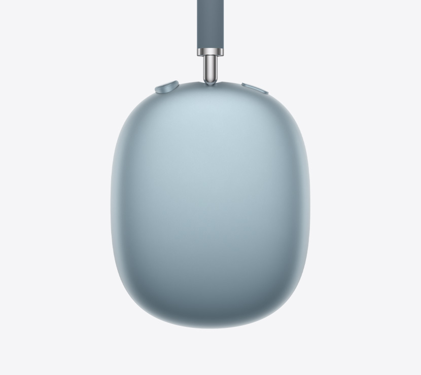 Imagem da lateral dos fones de ouvido AirPods Max 2 na cor azul mostrando detalhes da haste ajustável, almofada, Digital Crown e botão de controle de ruído