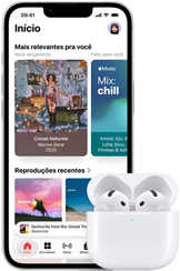 Parte da frente do iPhone 17e mostrando o app Apple Music com a Tela de Início aberta ao lado dos AirPods Pro 3 dentro do estojo de recarga MagSafe aberto