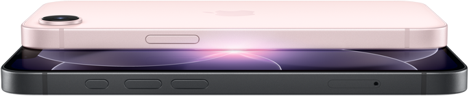 Parte de trás e lateral do iPhone 17e rosa-pálido e parte da frente e lateral do iPhone 17e preto, ambos na horizontal
