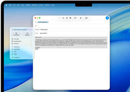 Tela do MacBook Air mostrando as Ferramentas de Escrita da Apple Intelligence redigindo um e-mail